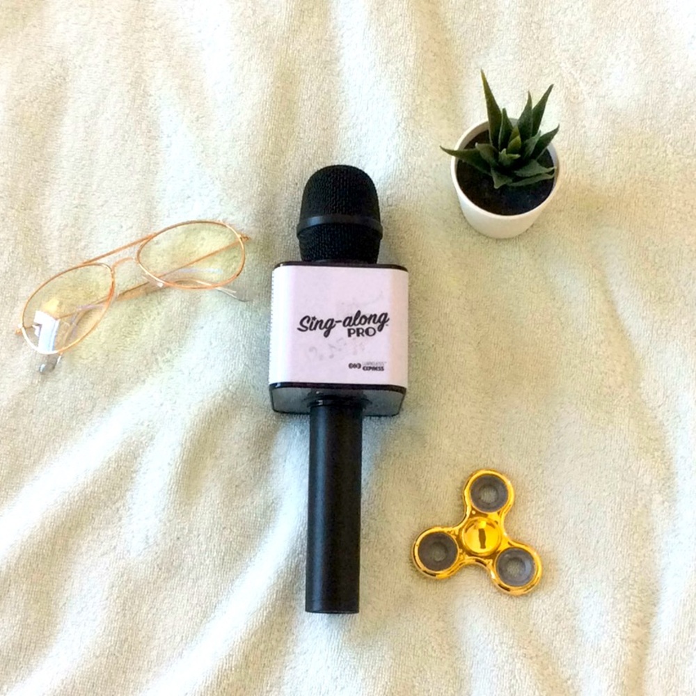 🌸Fun Bluetooth microphone! *Free Shipping!* 💕